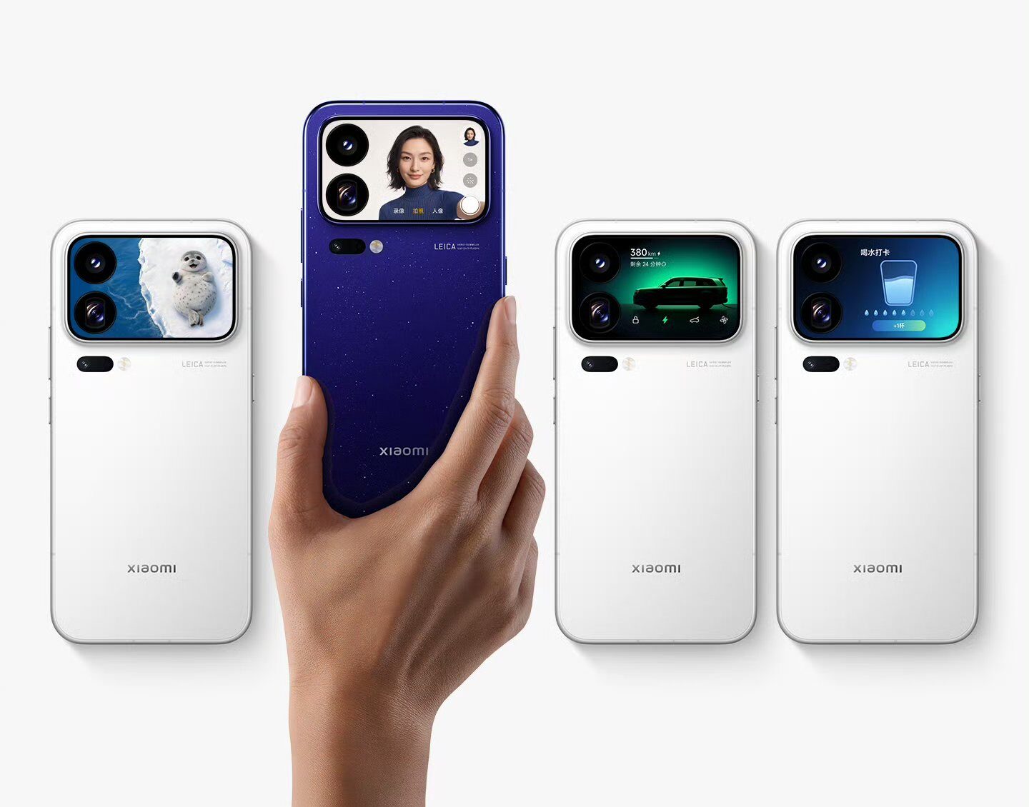 Plakat zapowiadający serię Xiaomi 18 Pro — cztery telefony z dodatkowym ekranem na plecach w kolorze białym i granatowym