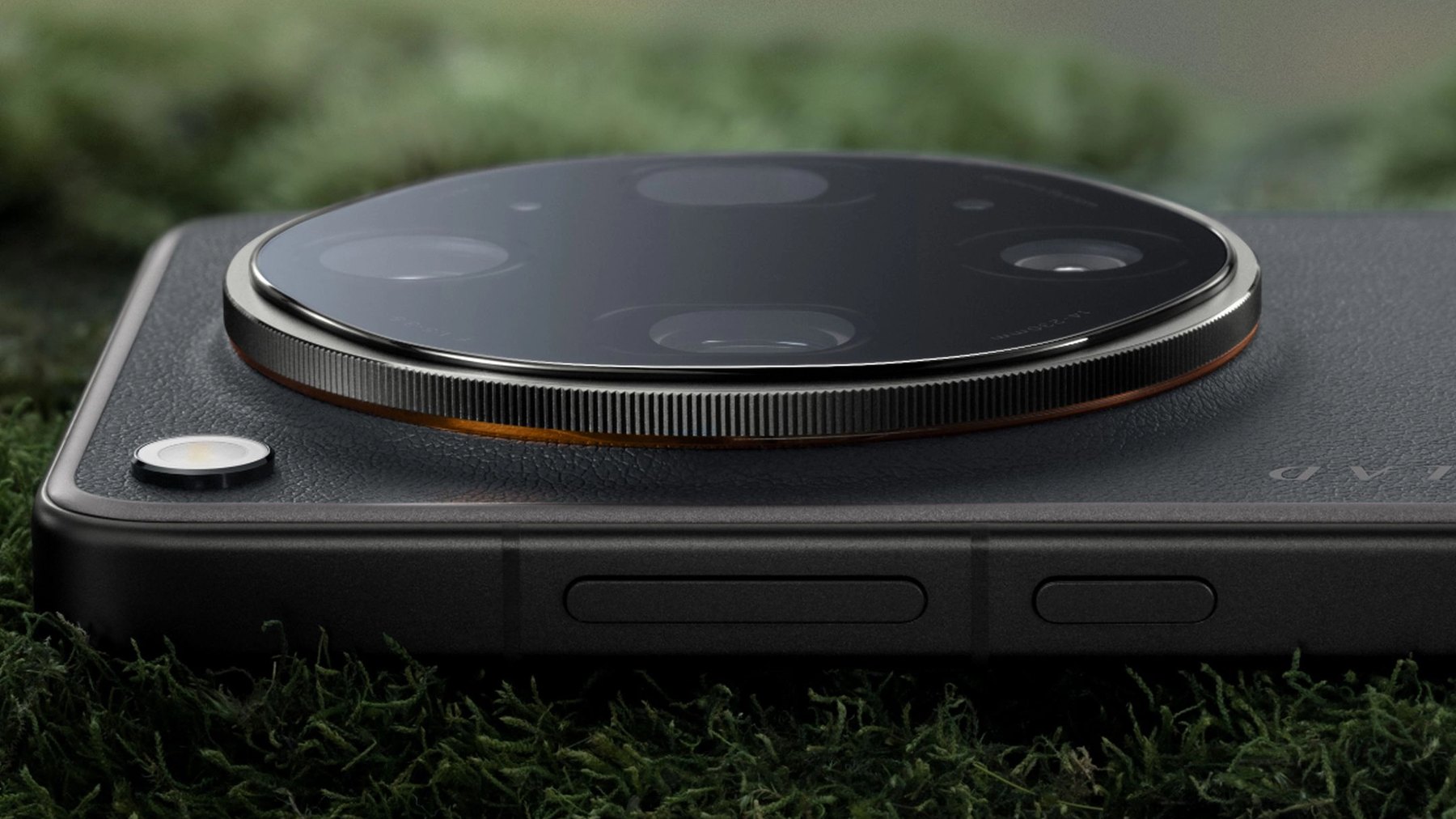 Round Hasselblad camera module in OPPO Find X9 Ultra in Tundra Umber color