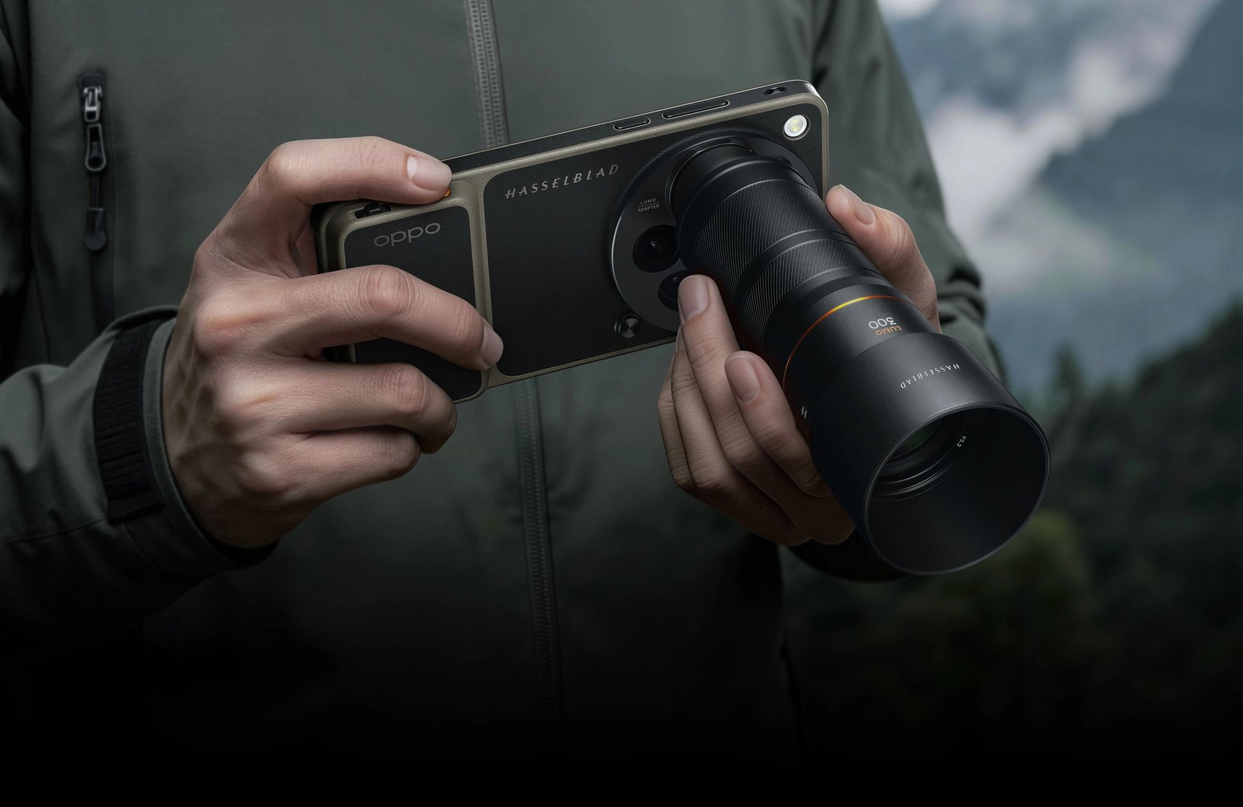 OPPO Find X9 Ultra in a case with the Hasselblad LUMO 300 teleconverter